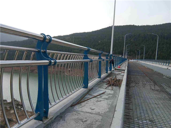 运城不锈钢桥梁护栏的特点及其在桥梁安全中的重要作用
