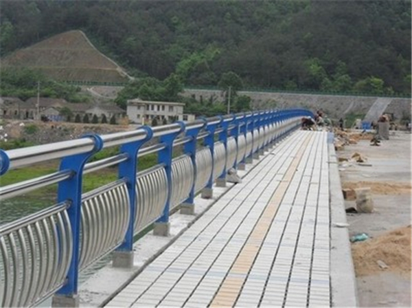 运城不锈钢桥梁护栏的特性及其在现代建筑中的应用